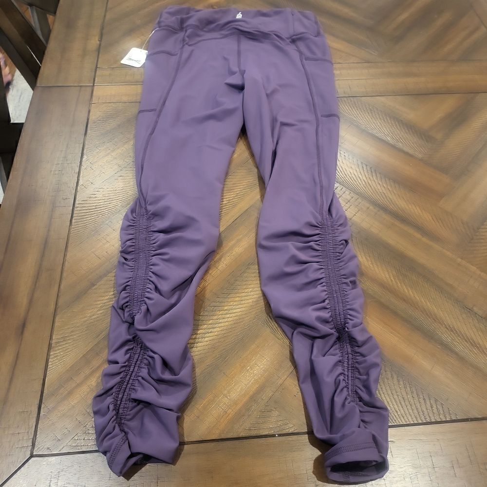 NWT! Free People Ruched leggings purple Size Medium - Picture 6 of 8